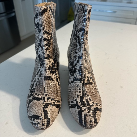 New*** ANKLE BOOTS - Picture 3 of 6